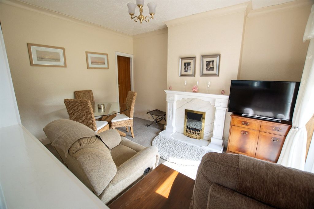 Property photo 2 of 19 Picture No. 27
