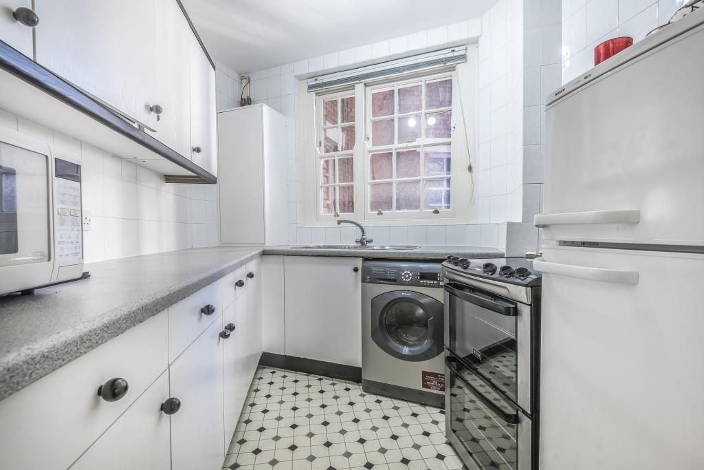 Property photo 2 of 10 Kitchen