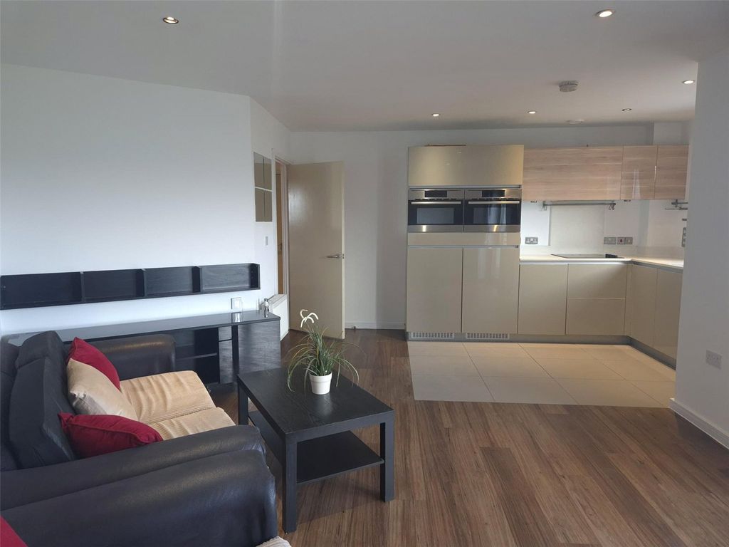 Property photo 2 of 9 Picture No. 11