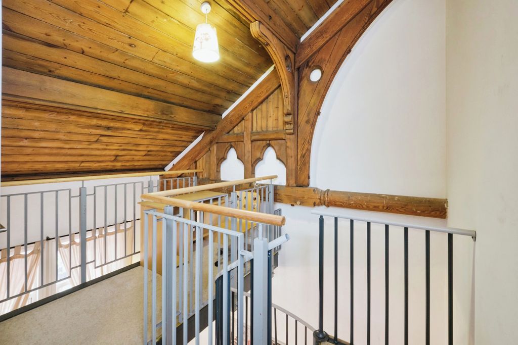 Property photo 3 of 16 Upstairs