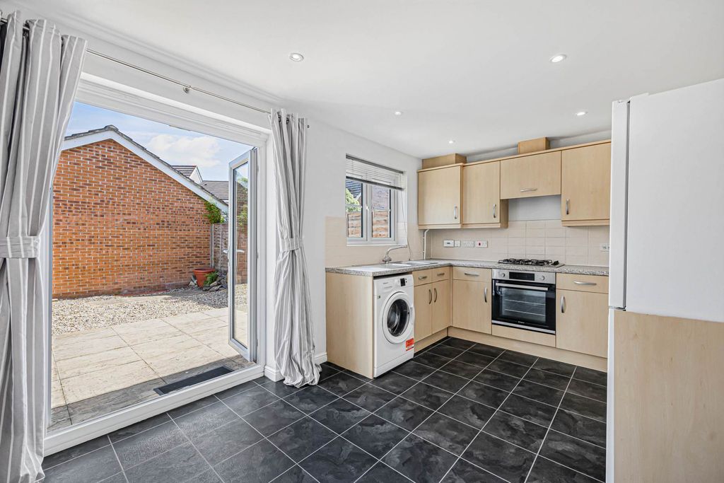 Property photo 2 of 16