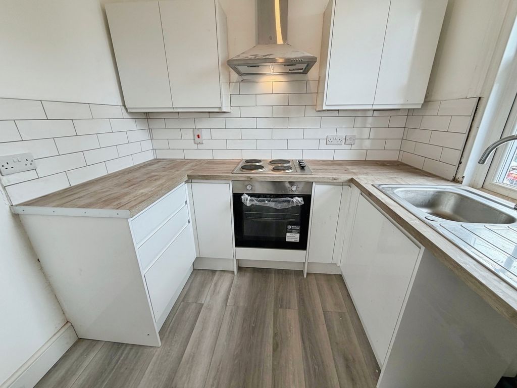 Property photo 2 of 7 Kitchen