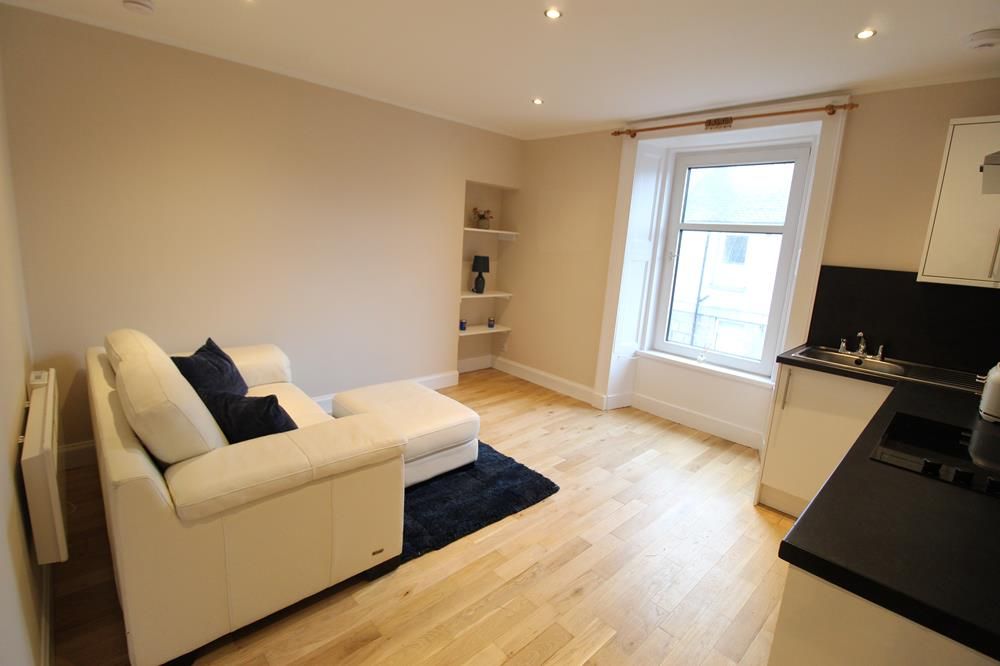 Property photo 1 of 4 Lounge − Kitchen