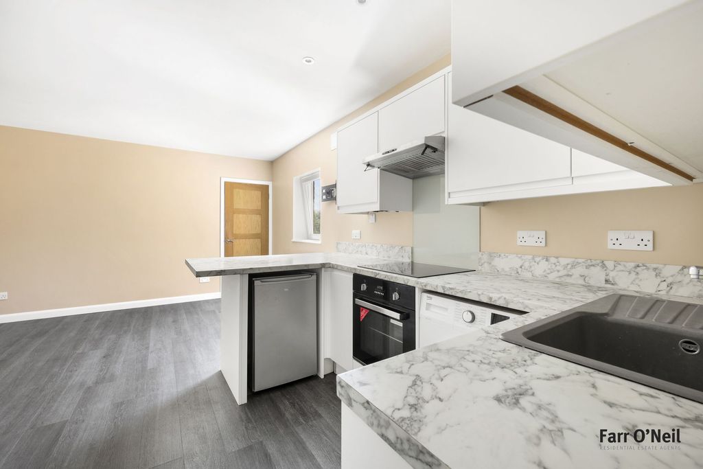 Property photo 2 of 16 Photo 5