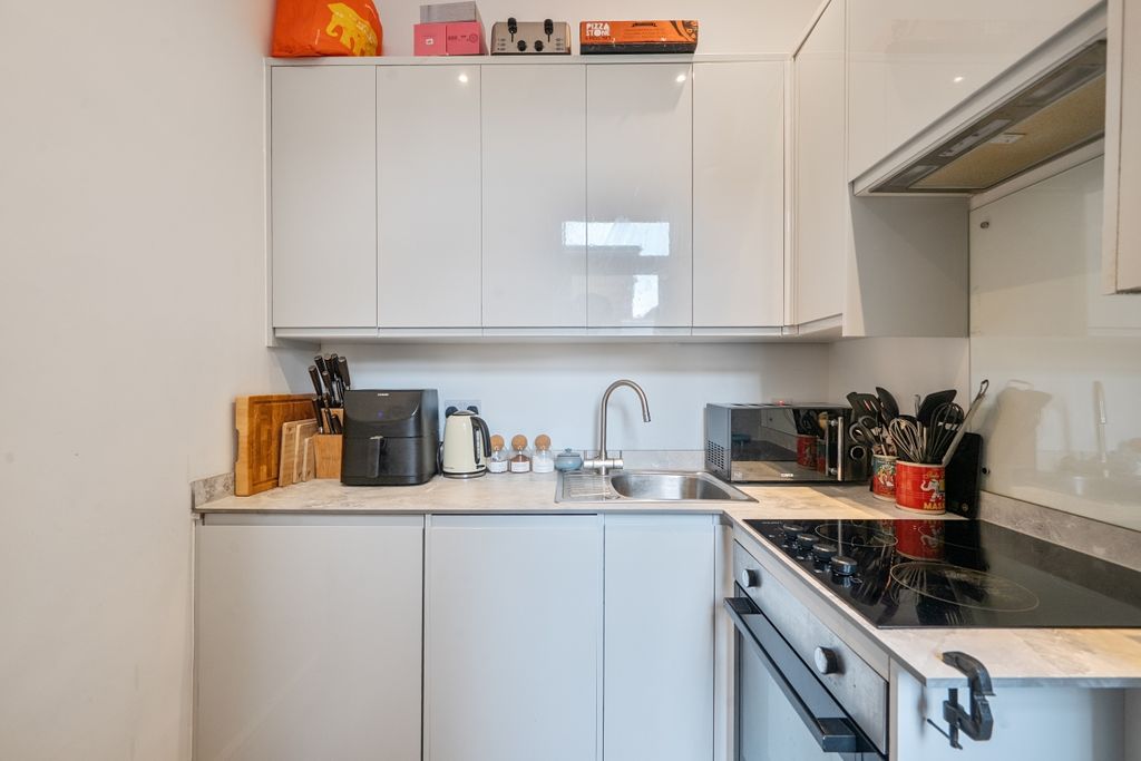 Property photo 2 of 11 1331027-11-68838F...