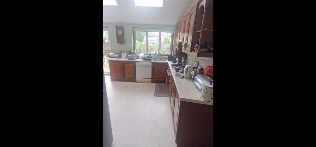 Property photo 2 of 8 Kitchen