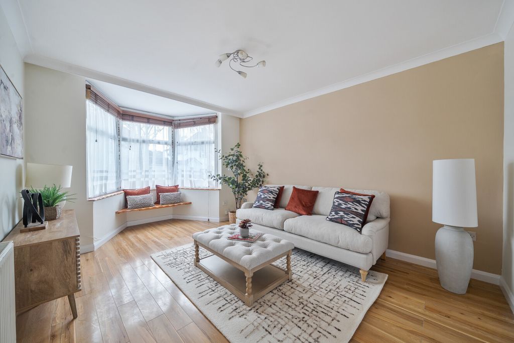 Property photo 2 of 19 1397037-18-698Cca...