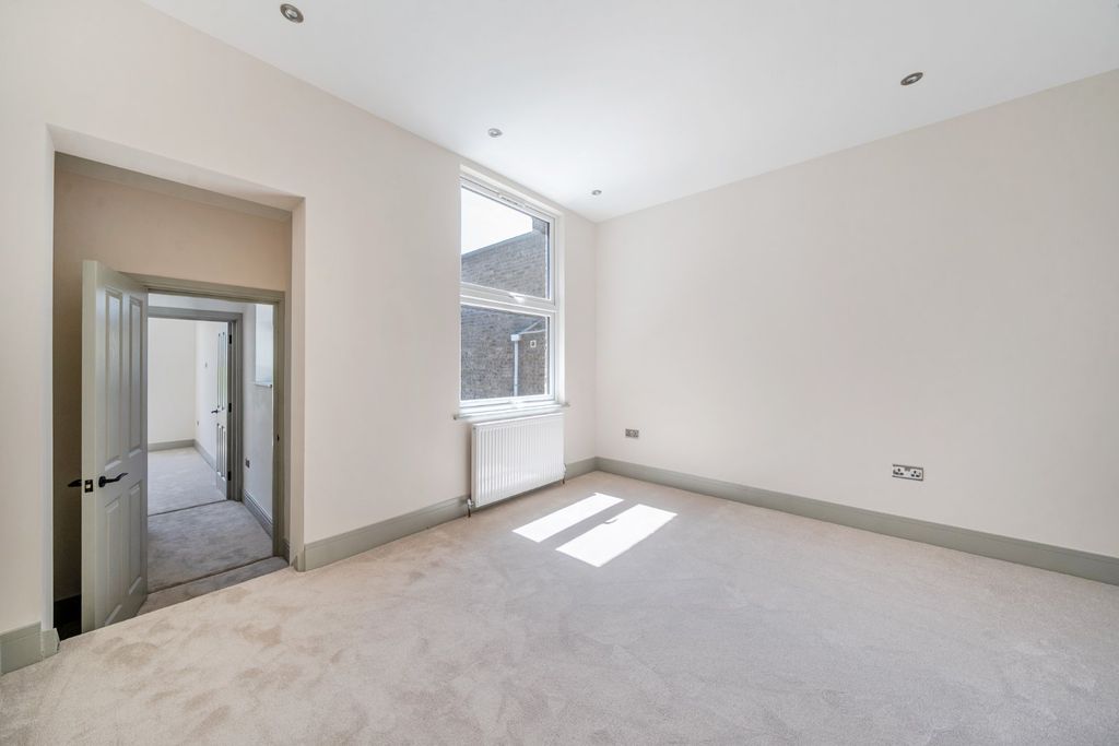 Property photo 3 of 17 Picture No. 24