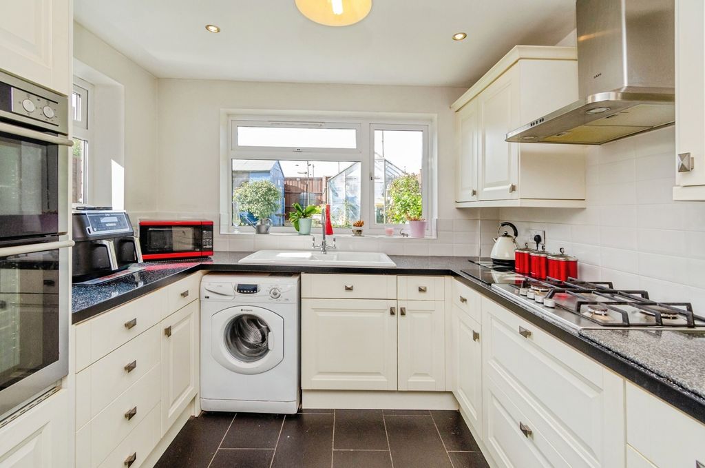 Property photo 3 of 17 Photo