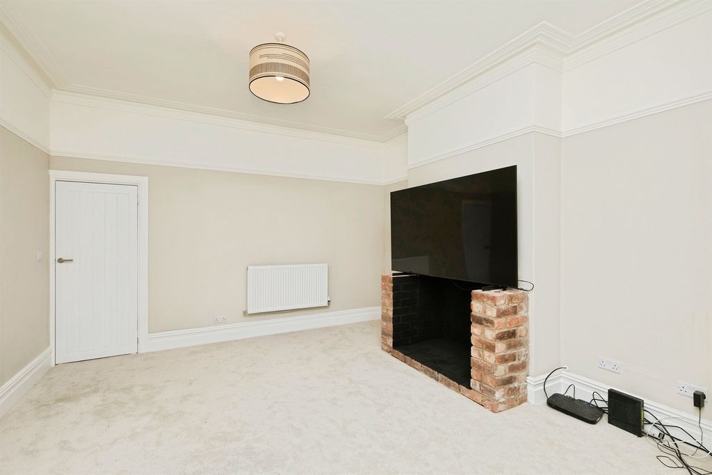 Property photo 3 of 34