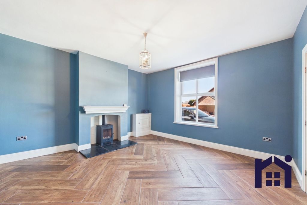 Property photo 3 of 28 Living Room