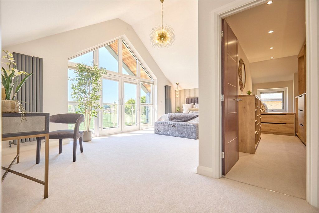 Property photo 2 of 67 Picture No. 53