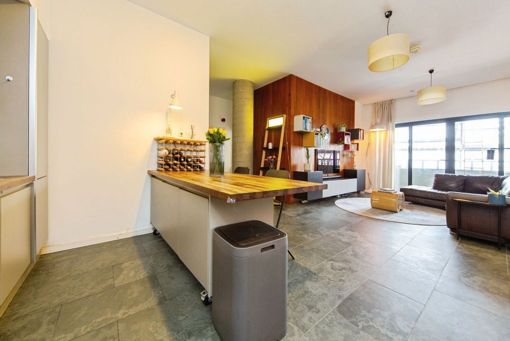 Property photo 3 of 19 Pbox-Img.Jpg