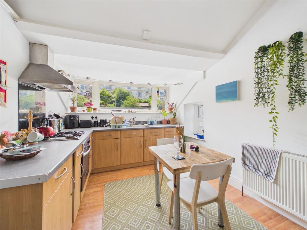 Property photo 3 of 9 Kitchen Diner