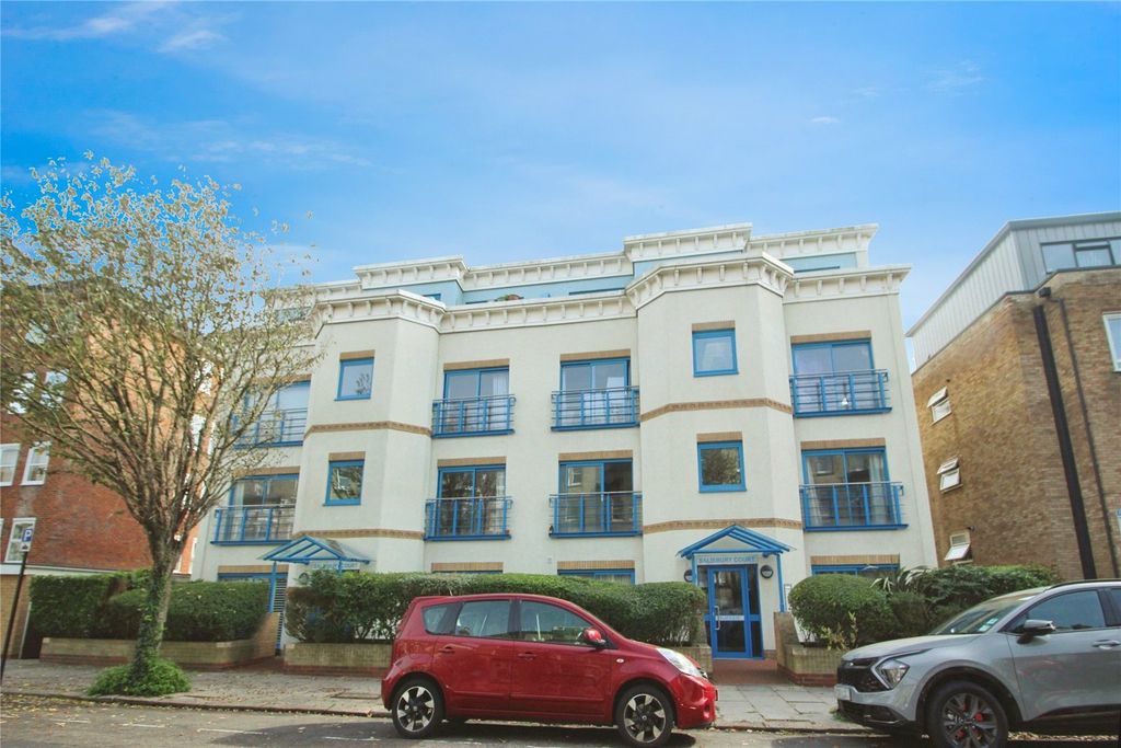 Property photo 1 of 13 Salisbury Road