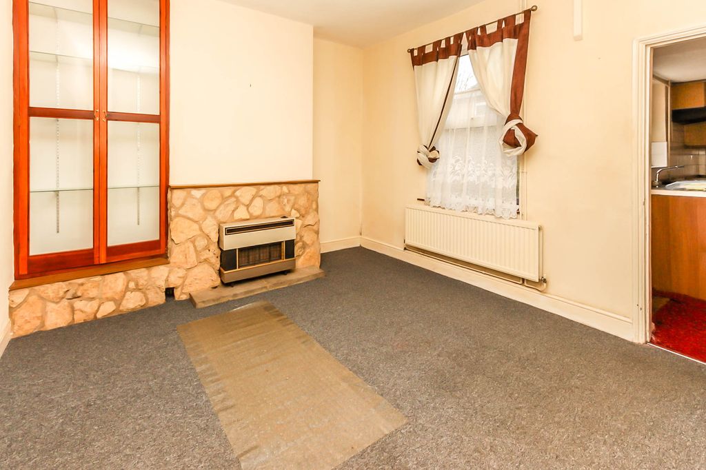 Property photo 3 of 7 Dining Room
