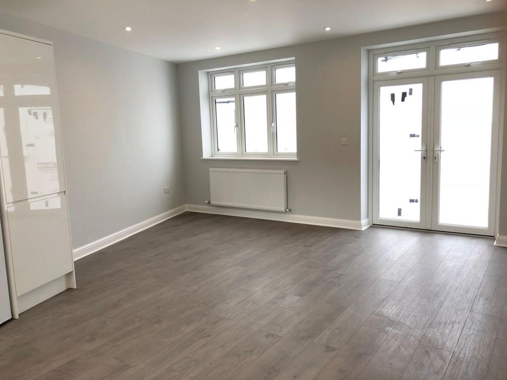 Property photo 2 of 6 30B Milford Gardens - 3.Jpg