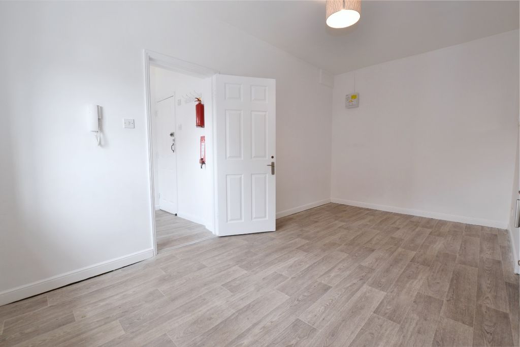 Property photo 2 of 3