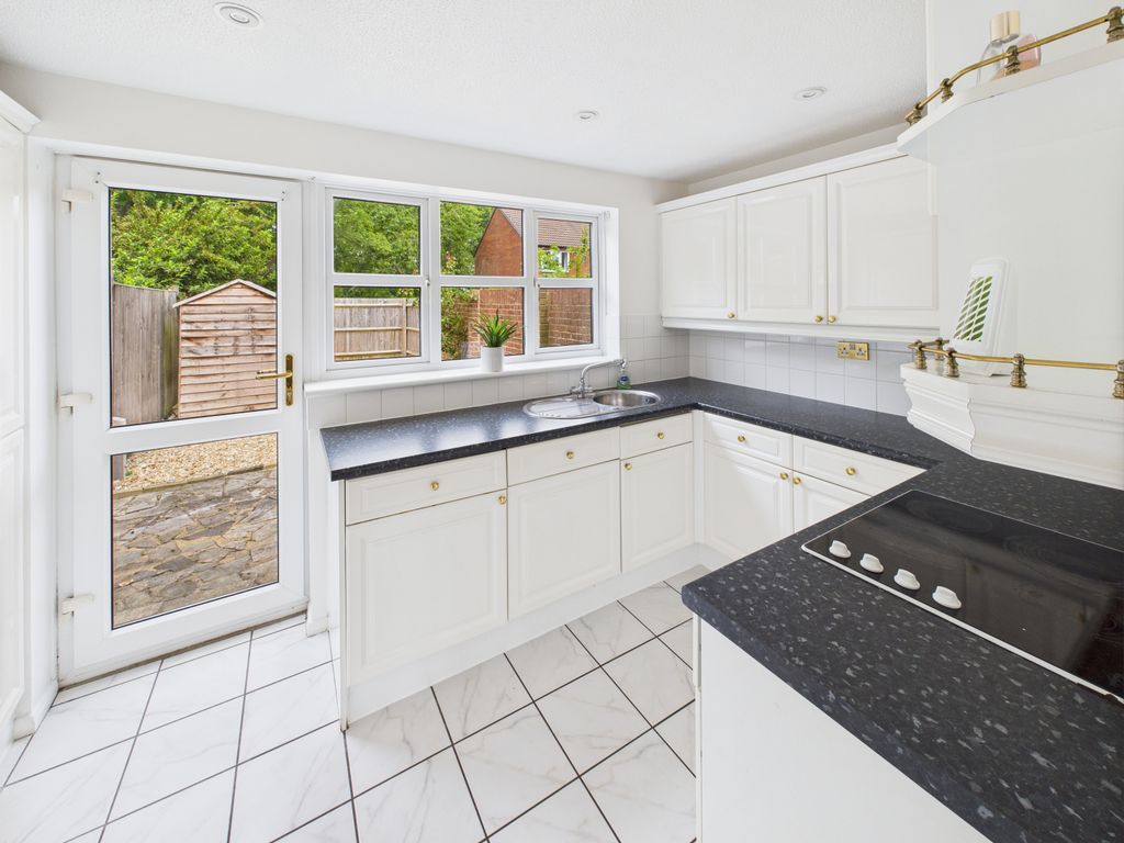 Property photo 2 of 11 Kitchen