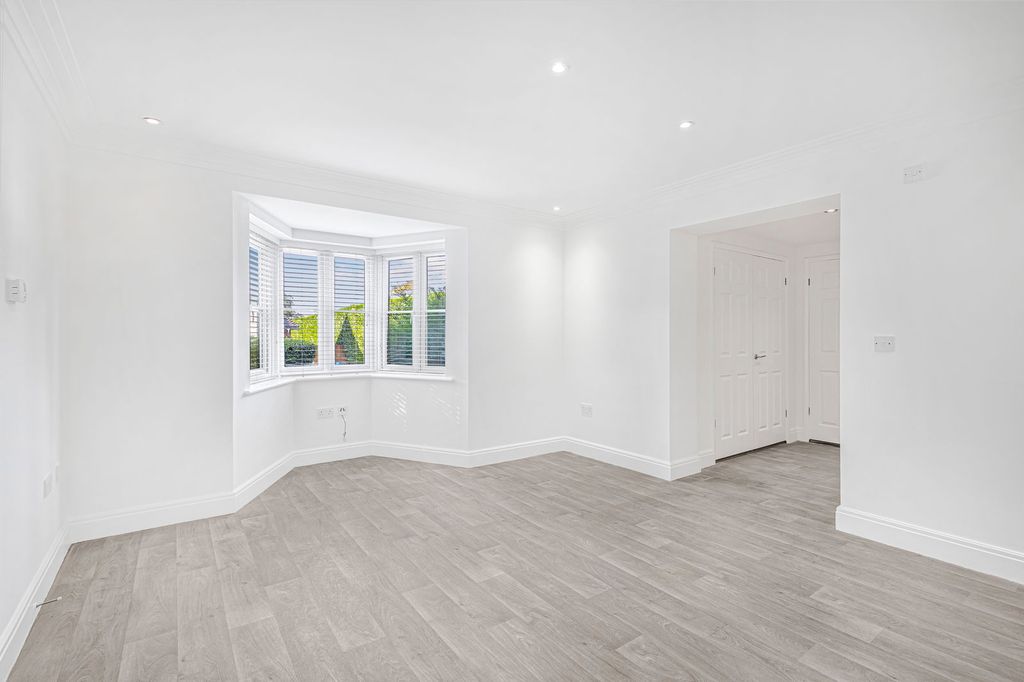 Property photo 2 of 33