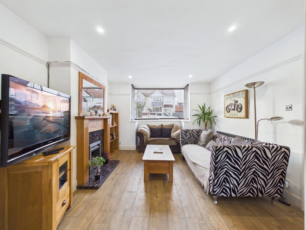Property photo 3 of 32