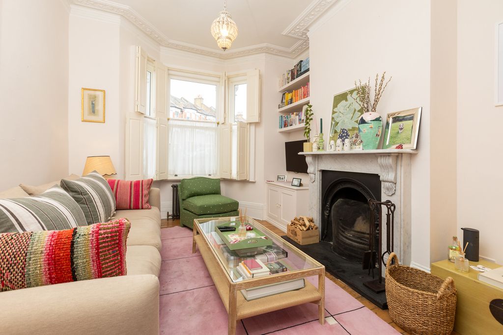 Property photo 1 of 32