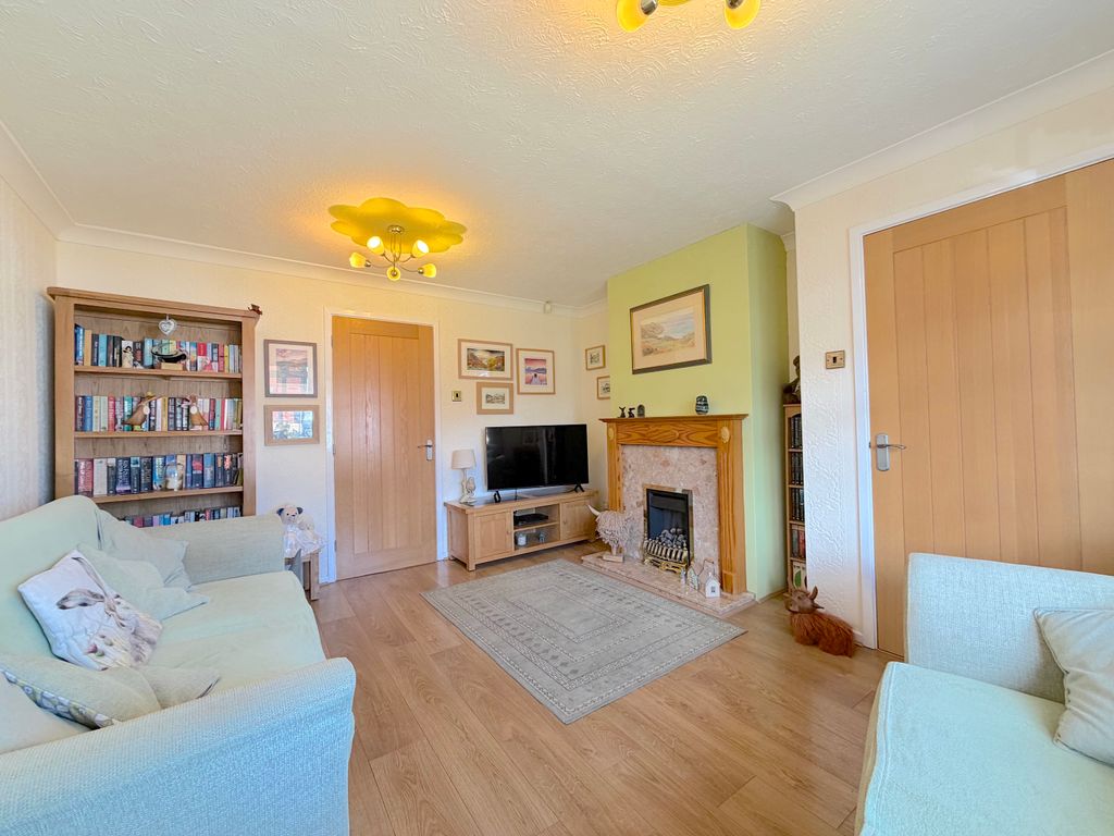 Property photo 2 of 33