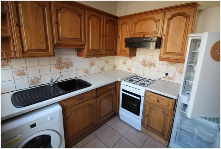 Property photo 3 of 7 Kitchen