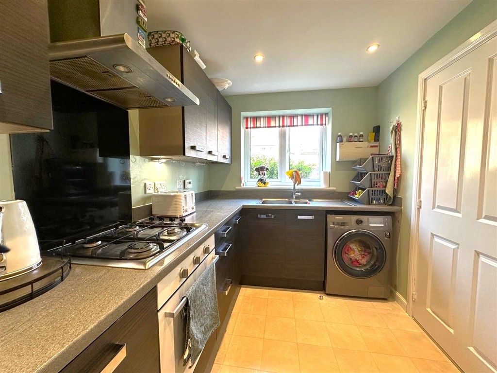 Property photo 2 of 9 Kitchen