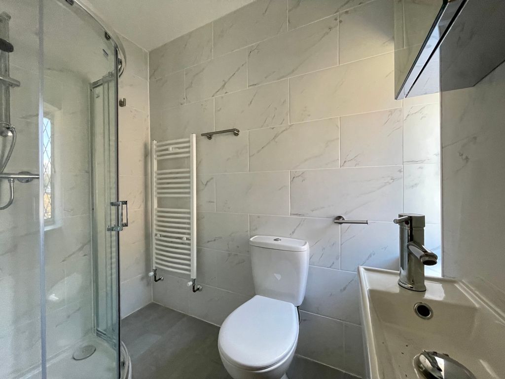 Property photo 2 of 6 Room 3 Ensuite