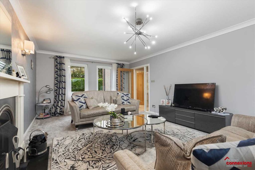 Property photo 2 of 33 Lounge (1)