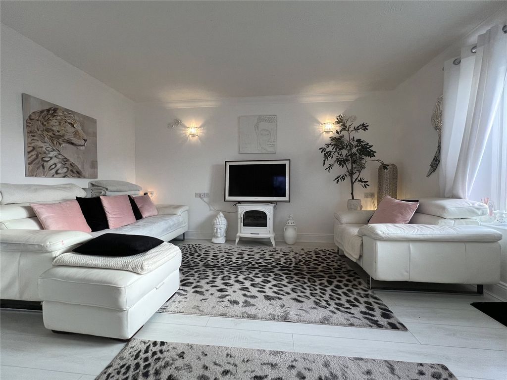 Property photo 1 of 11 Sitting Room