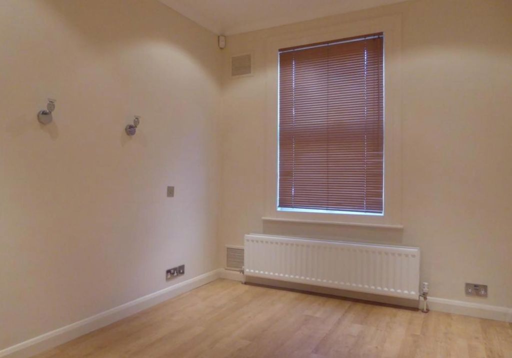Property photo 2 of 6 Bedroom.Png
