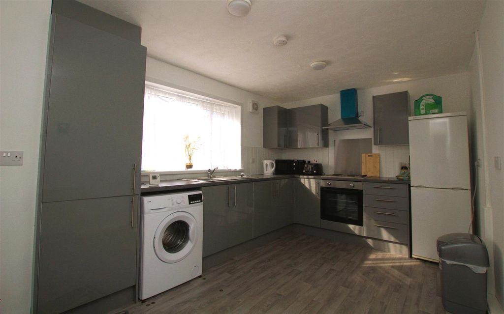 Property photo 3 of 13 Kitchen