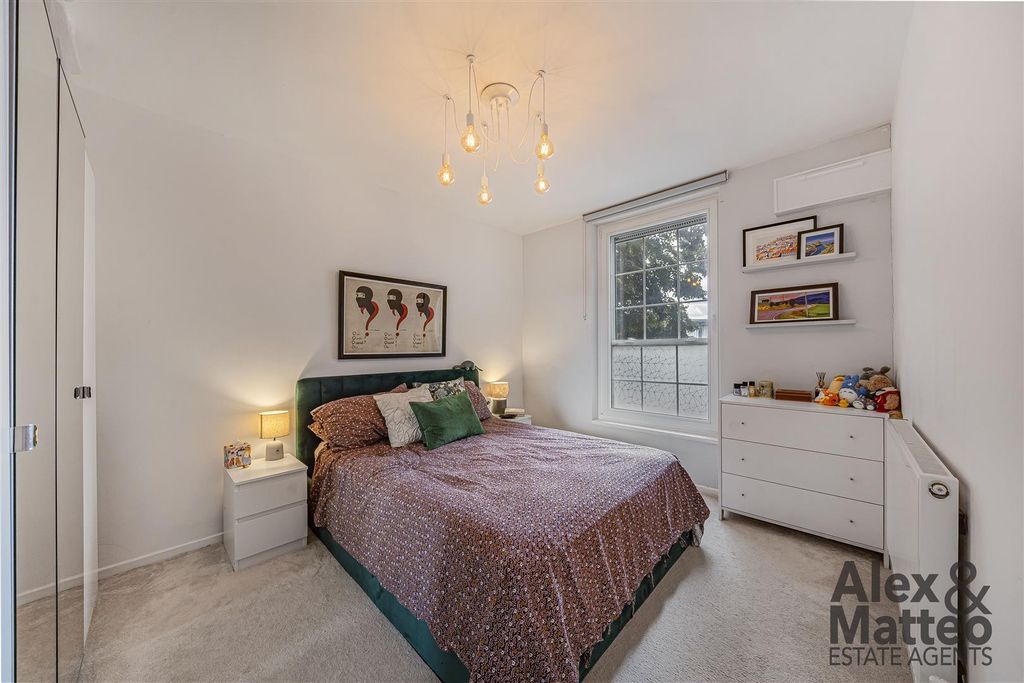 Property photo 3 of 19 Hazelwood House