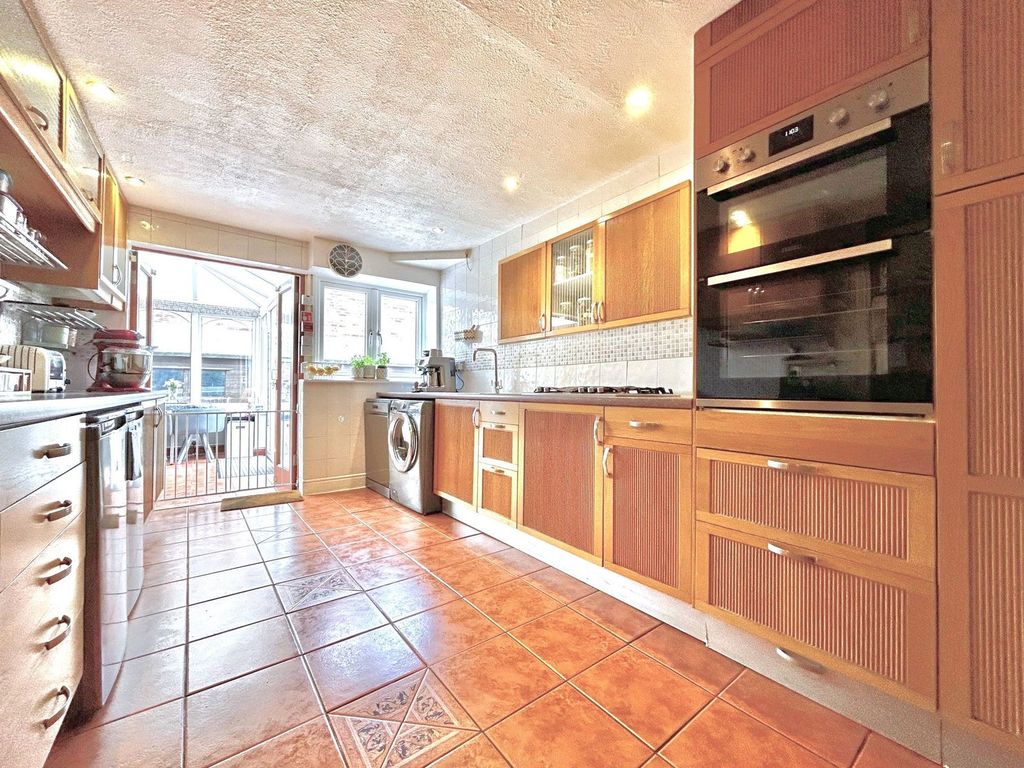 Property photo 3 of 27