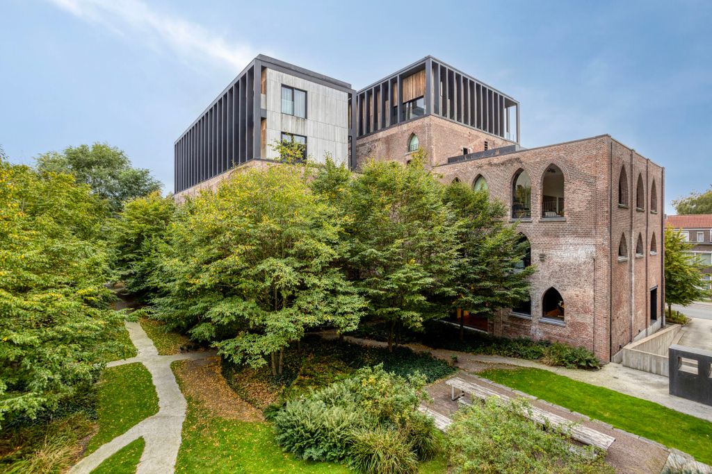 Property photo 1 of 29