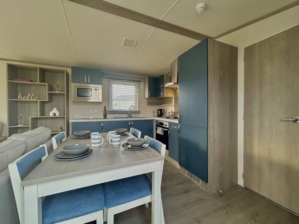 Property photo 3 of 5 Regal Retreat Brad29110224 Dining 1