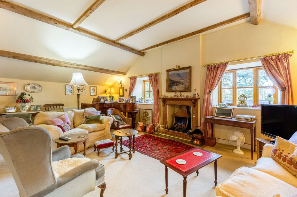 Property photo 2 of 14 Sitting Room