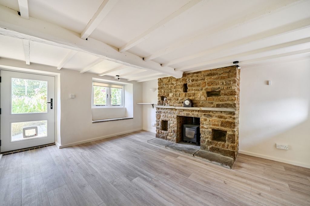 Property photo 2 of 14 1482543-12-6A3907...