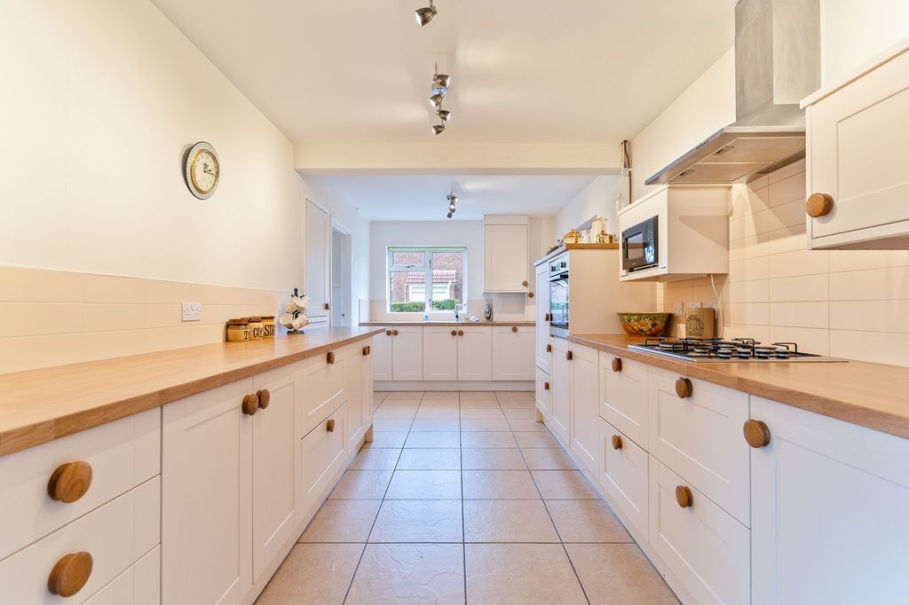 Property photo 3 of 21