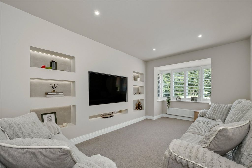 Property photo 3 of 16 Reception Room