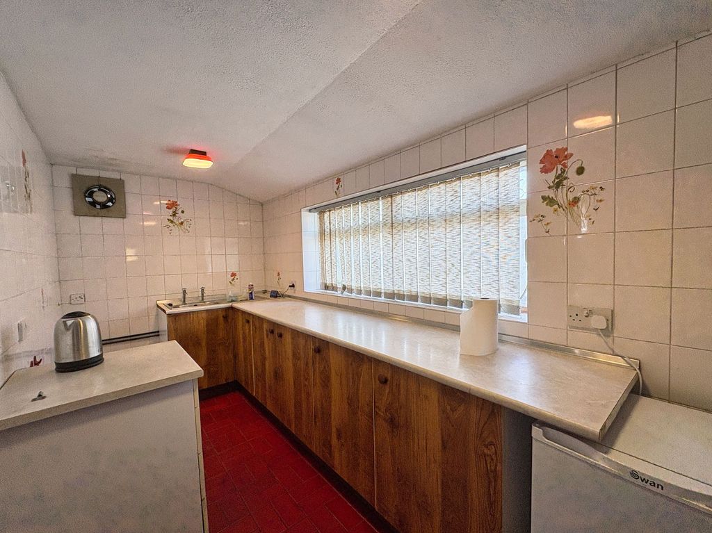 Property photo 3 of 27