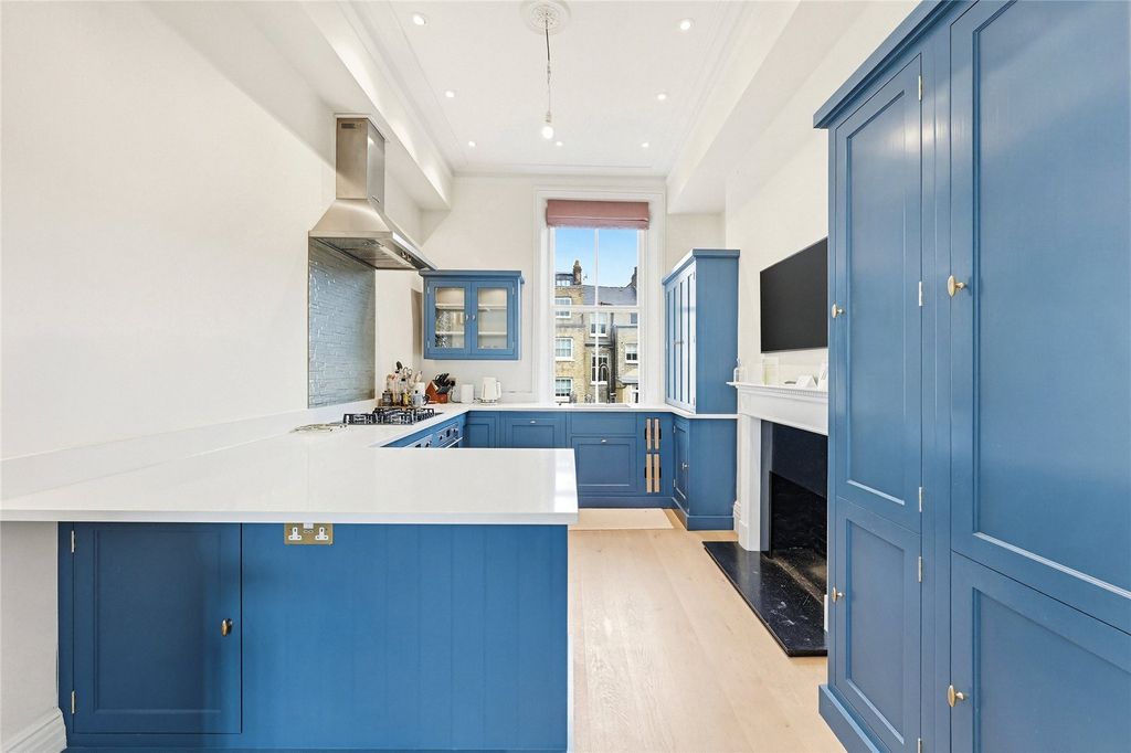 Property photo 2 of 15 Kitchen