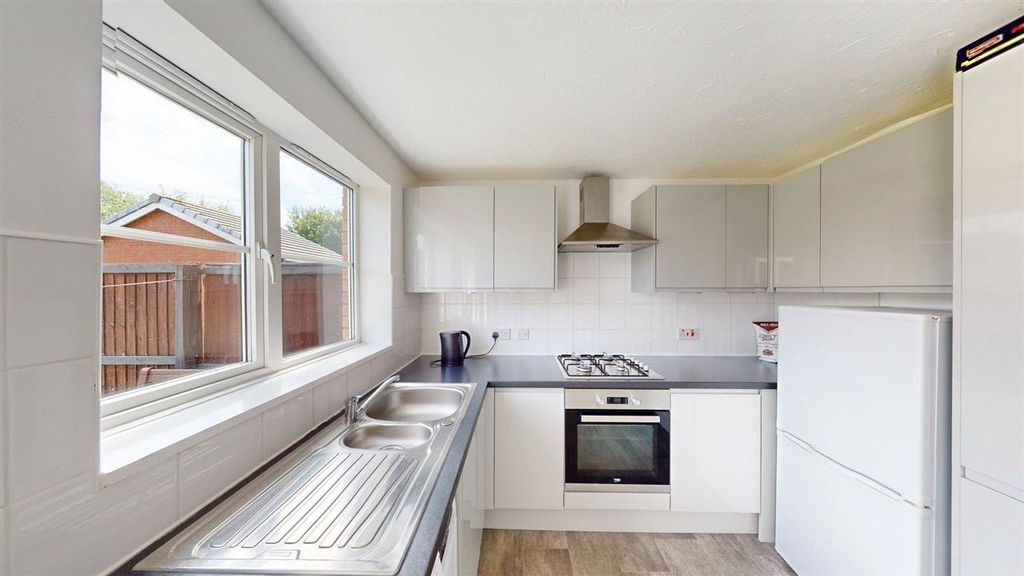Property photo 3 of 15 Kitchen