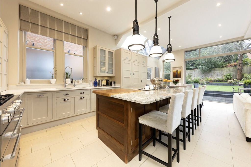 Property photo 2 of 13 Picture No. 12