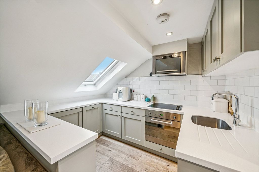 Property photo 2 of 10 Kitchen