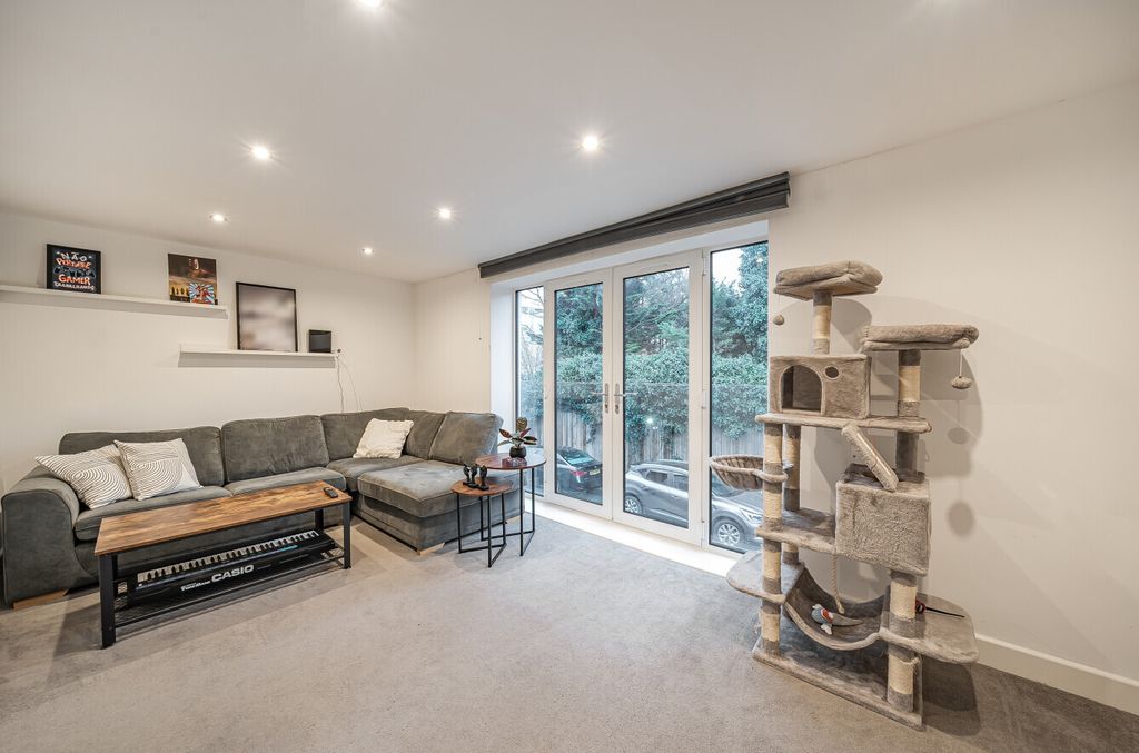 Property photo 2 of 17 Picture No. 14