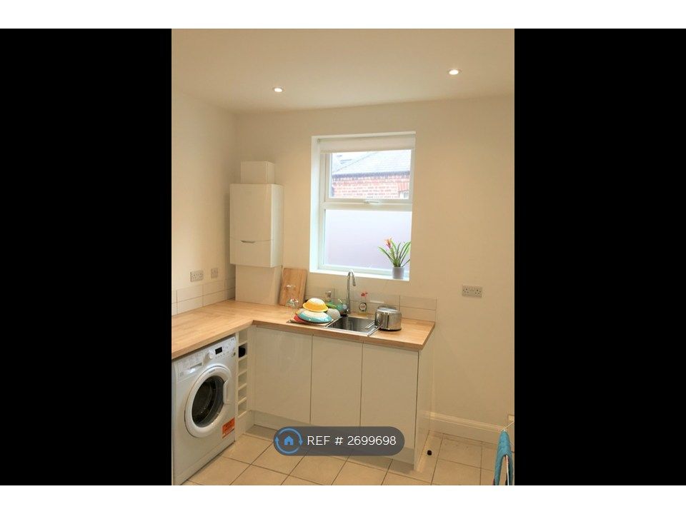 Property photo 2 of 18 Kitchen