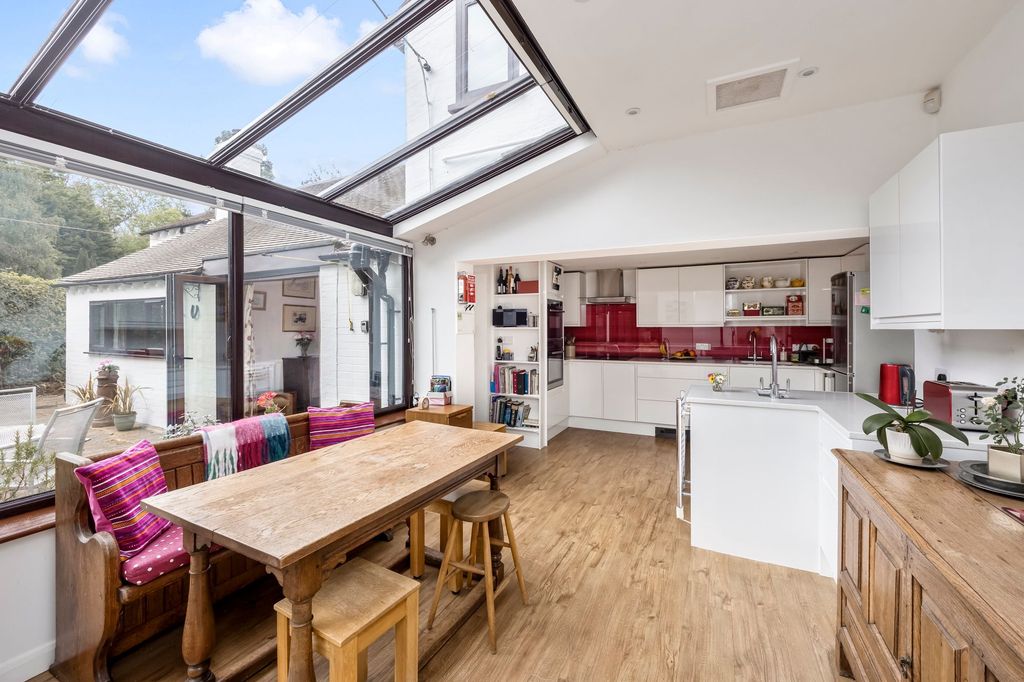 Property photo 2 of 32